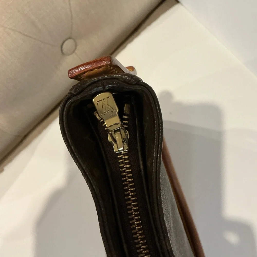 Louis Vuitton Looping MM Monogram Zippered Tote Bag w/ Hand Painted Luggage Tag - Picture 12 of 13